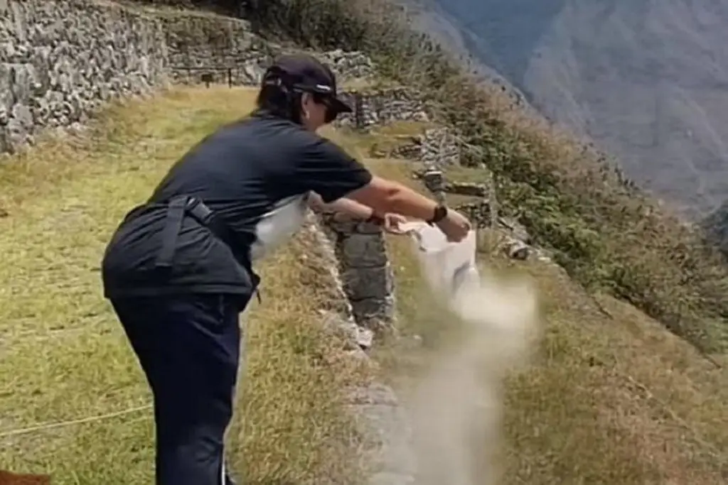 [sekai] polémico vídeo en Machu Picchu