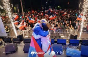 [sōsharunettowāku]   ¿Chile mira a Tokio?