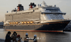 [gaikokujin kankōkyaku]  El barco que hizo pequeño al horizonte