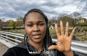 [bokokuhihan]   Despreciando su origen